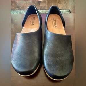 SoftWalk Women’s Addi Slip-on x-wide